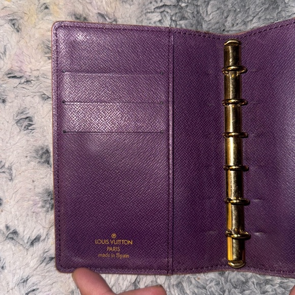 Men’s or Women’s Louis Vuitton Epi Passport Holder in Excellent condition! - Picture 4 of 12